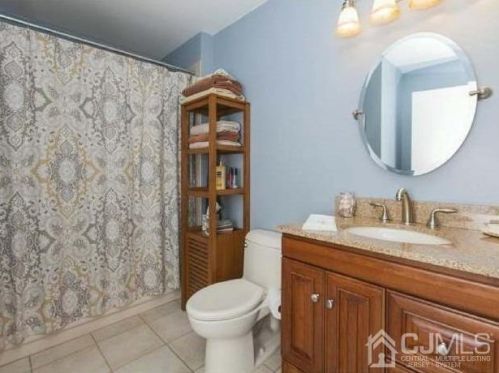 448 Northam Dr, New Brunswick NJ 08902-4241 exterior