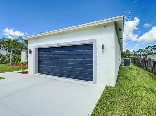 2588 Edgarce St, Fort Pierce FL  34953-2726 exterior