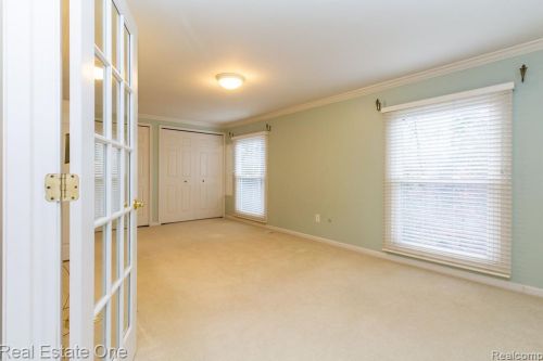 1439 Lantern Ln, Rochester MI 48306-4240 exterior