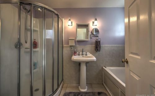 123 Edgefield Ave, Milford CT 06460-7833 exterior