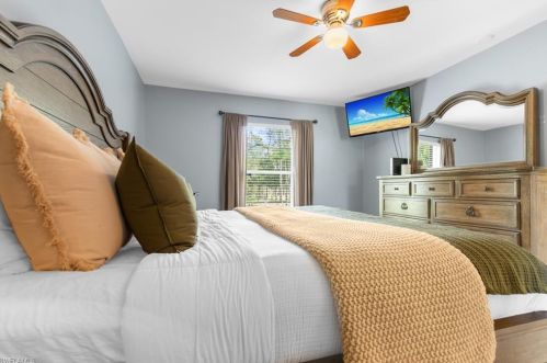 4375 6 Ave, Naples FL 34120-9047 exterior