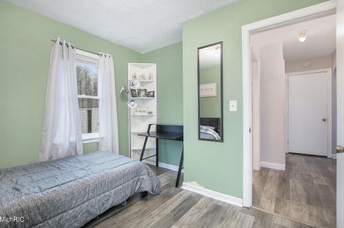 822 Royal Oak St, Wyoming MI exterior