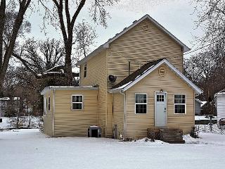 26132 Blackhawk Ave, Volo, IL 60041-8520