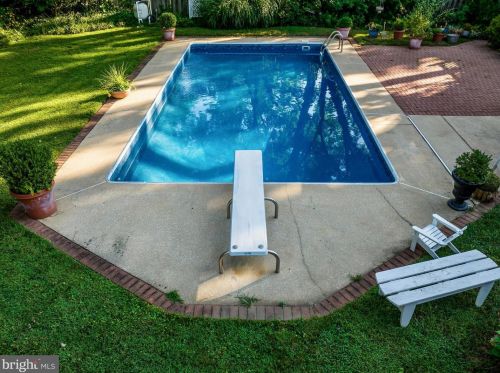 7641 Miller Fall Rd, Rockville MD 20855-1165 exterior