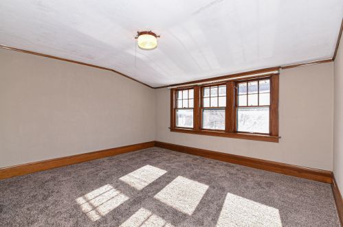 348 Howard Ave, Milwaukee WI 53235-4807 exterior