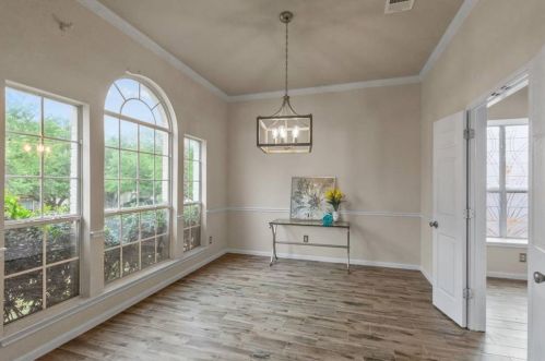 1726 Chasewood Dr, Austin TX  78727-6380 exterior