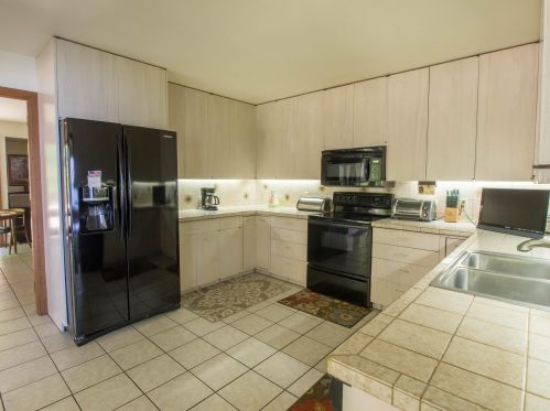 300 Cir Dr, Meskegon MI 49445-2712 exterior