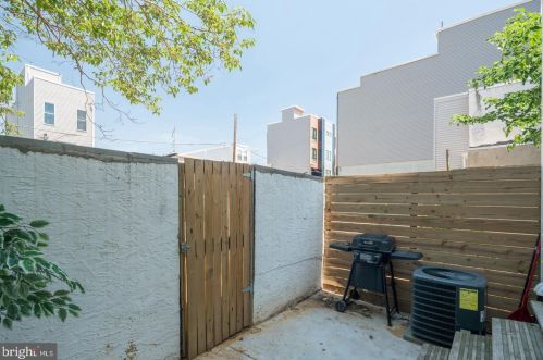 2621 Federal St, Philadelphia PA 19146-2432 exterior