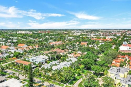 331 3 Ave, Naples FL 34117-3027 exterior