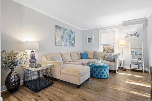 304 Autumn St, Manchester CT  06040-5556 exterior