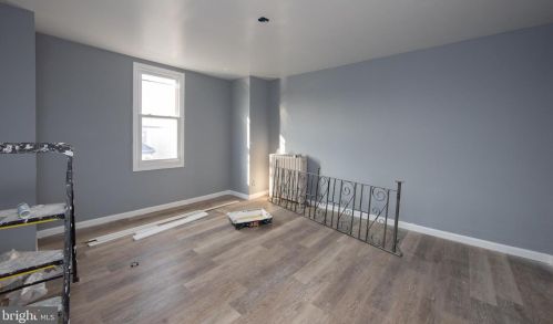 1070 Langham Ave, Camden NJ 08103-2818 exterior