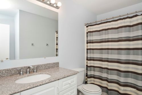 996 Hawthorne Dr, Bull Valley IL 60014-8393 exterior