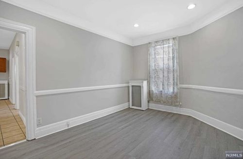 35 Hilliard Ave, Edgewater NJ 07020-1256 exterior