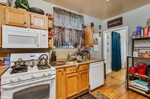 8516 Bennett Ave, Chicago IL 60649-4007 exterior