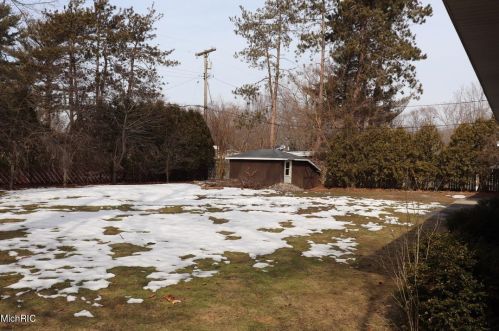 3821 Ellen St, Meskegon MI 49444-4067 exterior