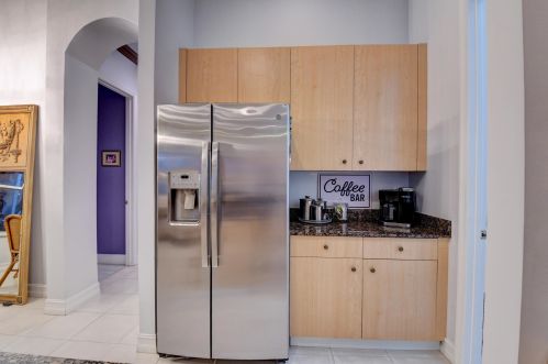 5254 Landon Cir, Boynton Beach FL 33437-1668 exterior