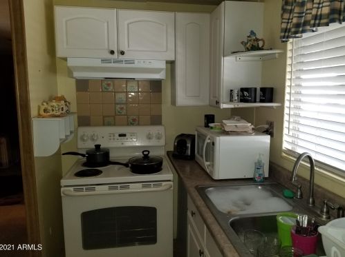 1705 Charleston Ave, Phoenix AZ 85023-1218 exterior