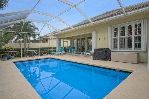 257 Bentley Cir, Fort Pierce FL  34986-2458 exterior