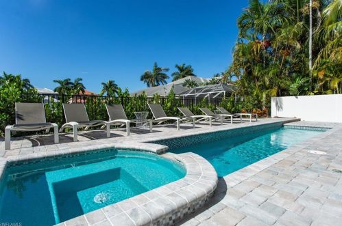 588 111th Ave, Naples, FL 34108-1824