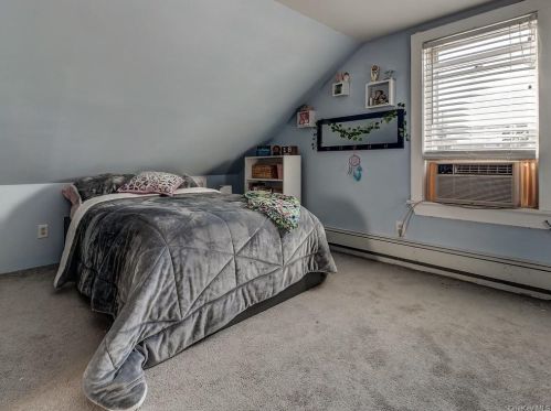 24 Roosevelt Ave, Middletown NY 10940-4633 exterior