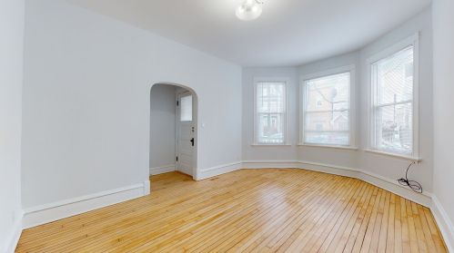 1915 Roscoe St, Chicago IL 60618-5236 exterior