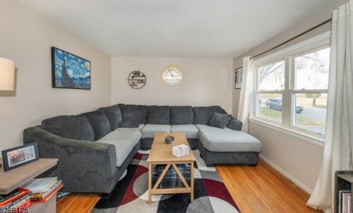 11 Duncan Ln, Rockaway NJ  07866-2807 exterior