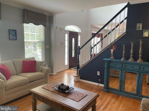 6032 Cliff Dr, Alexandria VA  22315-2602 exterior