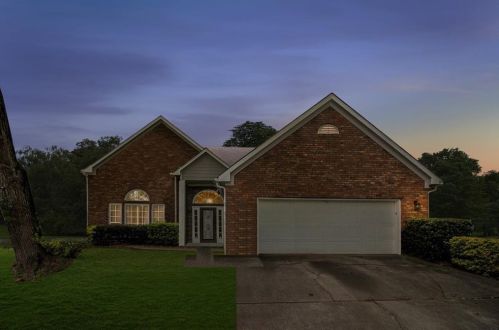 585 Shore Rd, Lithonia GA  30058-5990 exterior