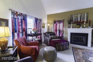 1051 Maiden Ln, Ann Arbor MI  48105-1903 exterior