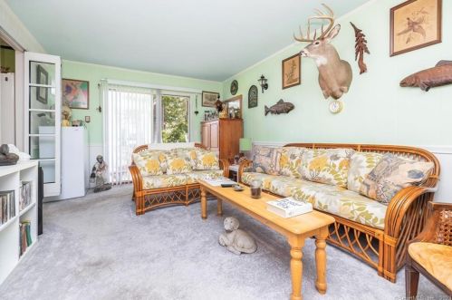 17 Shady Oak Dr, Enfield CT 06082-2311 exterior