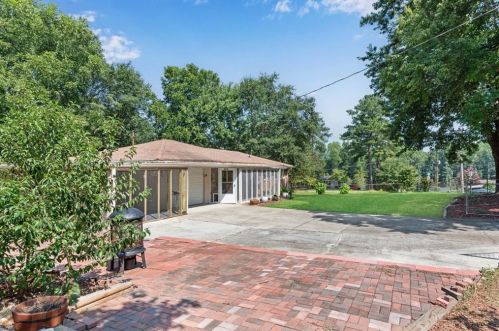 5910 Charles Ln, Austell GA 30106-3127 exterior