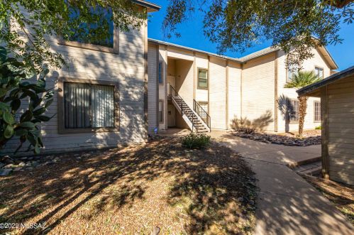 5622 Wood Crest Dr, Tucson, AZ 85746-1304