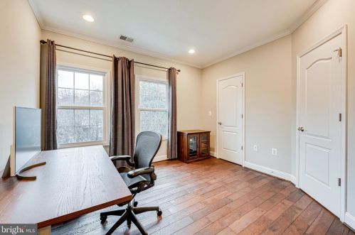 1339 Mayflower Dr, Mc Lean VA 22101-5612 exterior