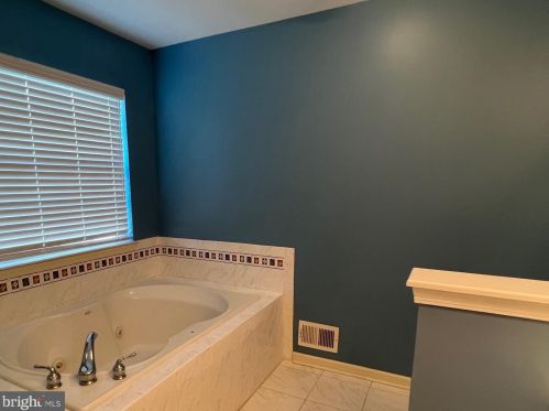 297 Fountayne Ln, Trenton NJ 08648-2672 exterior