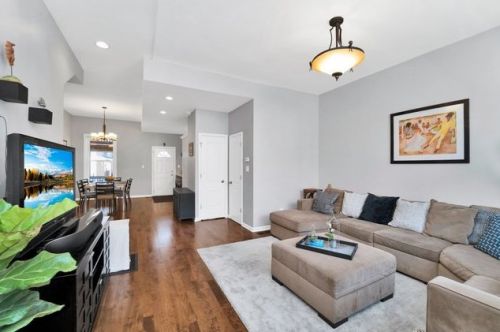 3425 Wallace St, Chicago, IL 60616-3525