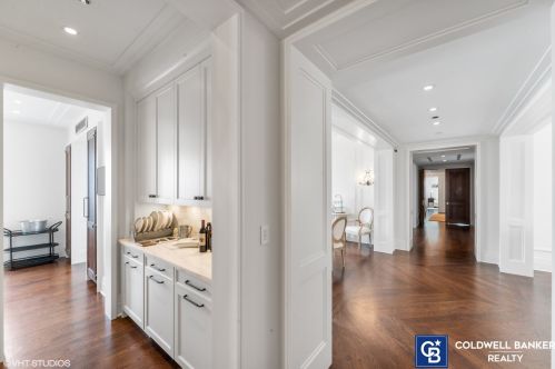 159 Walton Pl, Chicago IL  60611-1971 exterior