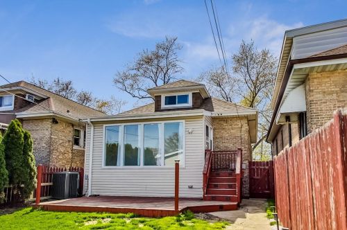 2713 77 Ave, Chicago IL 60707-1406 exterior