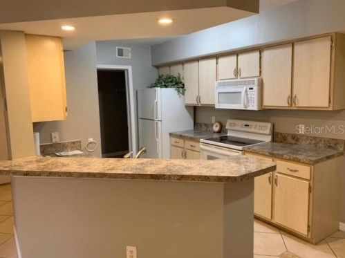 712 Crest Pines Dr, Orlando, FL 32828-7190