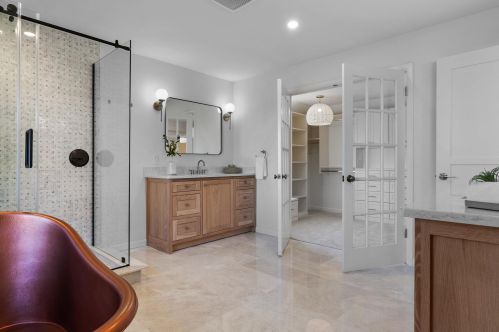 4150 Lake Dr, Milwaukee WI  53211-1719 exterior