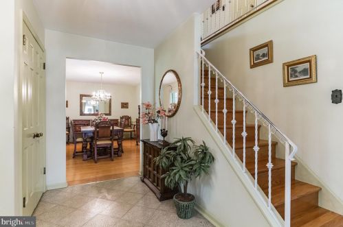 271 Lamplighter Ln, Huntingdon Valley PA 19006-3033 exterior