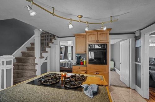 136 Tiogue Ave, Coventry RI 02816-5580 exterior