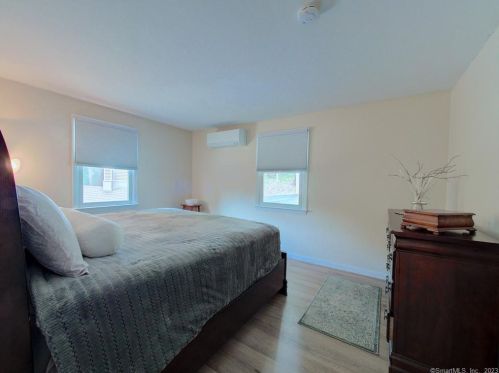 39 Tra Mart Dr, Uncasville CT  06382-1115 exterior