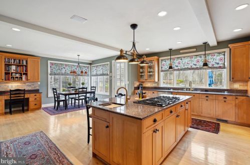 11409 Palatine Dr, Rockville MD  20854-1453 exterior