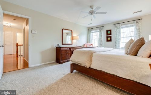 2122 Rampart Dr, Alexandria VA exterior