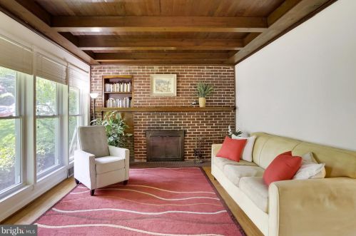 2415 Evans Dr, Silver Spring, MD 20902-4939