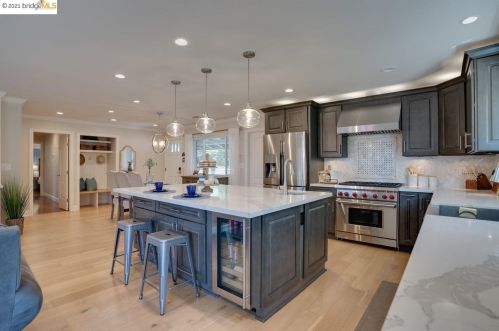 3978 Mulberry Dr, Concord CA 94519-1216 exterior