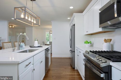 2405 Blue Valley Dr, Silver Spring MD 20904-5206 exterior