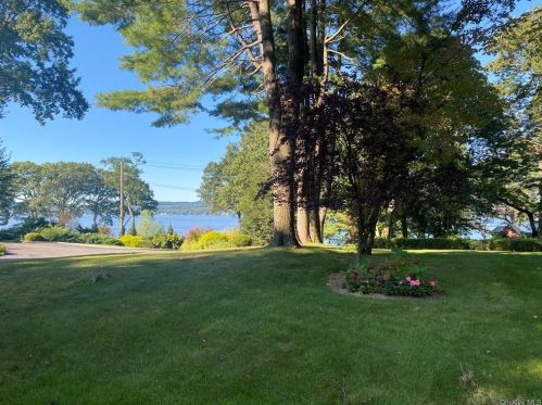 67 Creighton Ln, Briarcliff NY 10510-2408 exterior