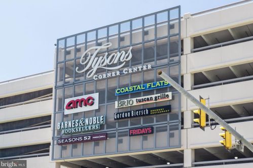 7308 Aynsley Ln, Mc Lean VA 22102-2931 exterior