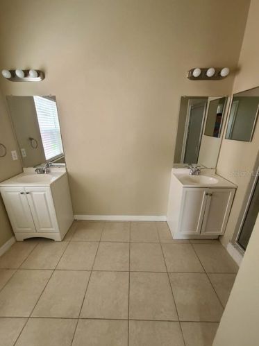 7421 Becky Thatcher Ln, Tampa FL exterior